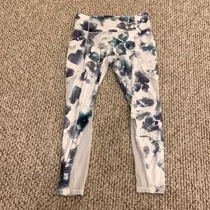 ATHLETA salutation stash pocket printed legging